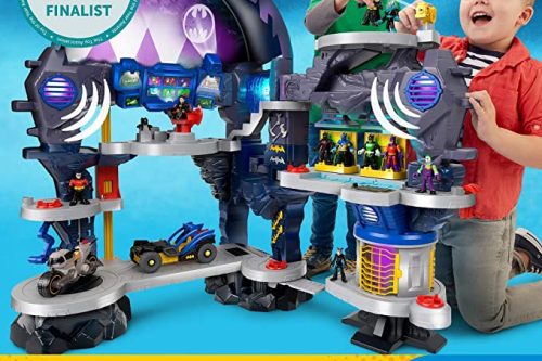 Imaginext DC Super Friends Batman Toy, Batcave Playset with Lights Sounds Phrases 5 Exclusive Figures & 13 Play Pieces​