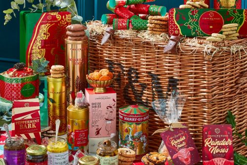 FORTNUM AND MASON- The Magic of Christmas Hamper
