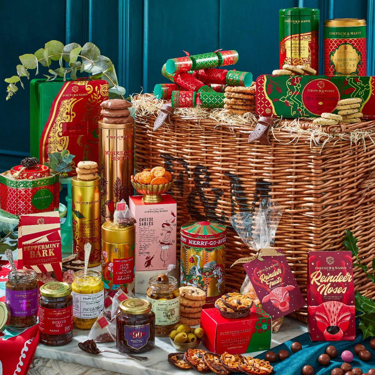 FORTNUM AND MASONThe Magic of Christmas Hamper Competition Fox