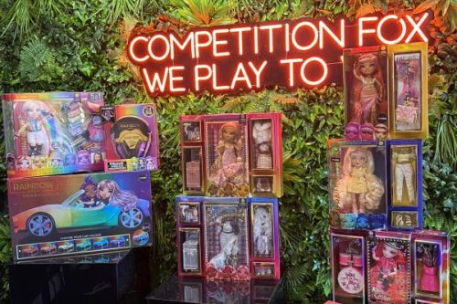 TOY DAY - AUTO WIN-RAINBOW HIGH BUNDLE