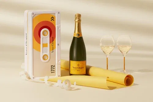 FOX GIVEAWAY-VEUVE CLICQUOT Clicquot Tape exclusive limited-edition Brut NV champagne with personalised COMPETITION FOX tin 750m