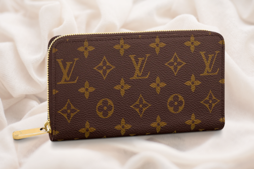 WIN A LOUIS VUITTON PURSE