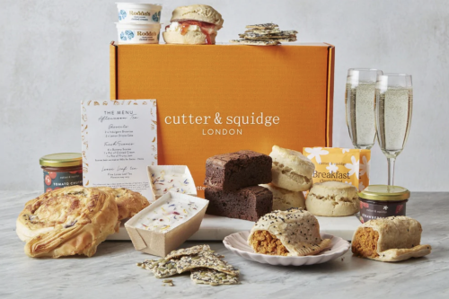 Cutter & Squidge Afternoon Tea Picnic Hamper with Prosecco