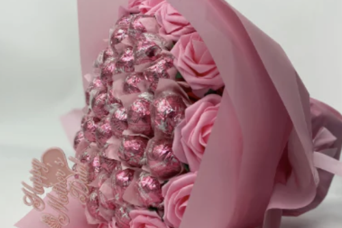 AUTO WIN - Mother’s Day Lindt Lindor Strawberries & Cream Chocolate & Flowers Hand-Tied Bouquet Gift