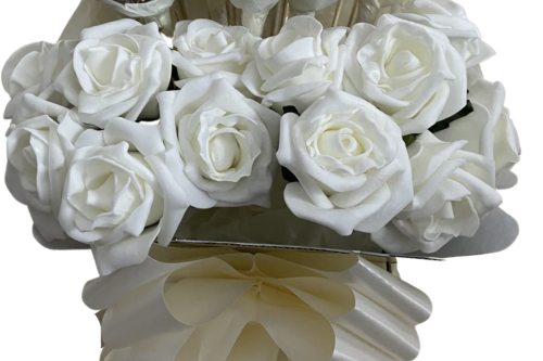 AUTO WIN - Cream Ferrero Rocher & Lindt Lindor With Roses