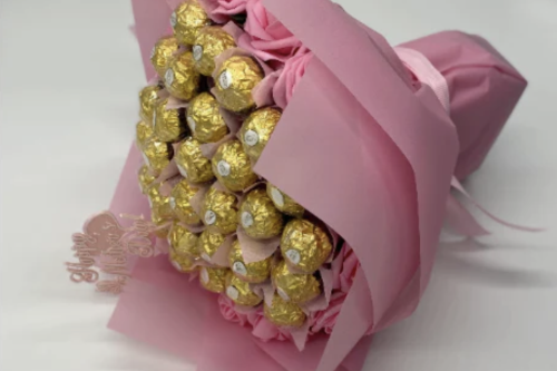 AUTO WIN - Mother’s Day Ferrero Rocher Chocolate & Flowers Hand-Tied Bouquet Gift - 26/02
