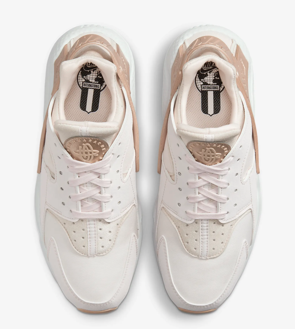 Nike huarache hotsell white rose gold