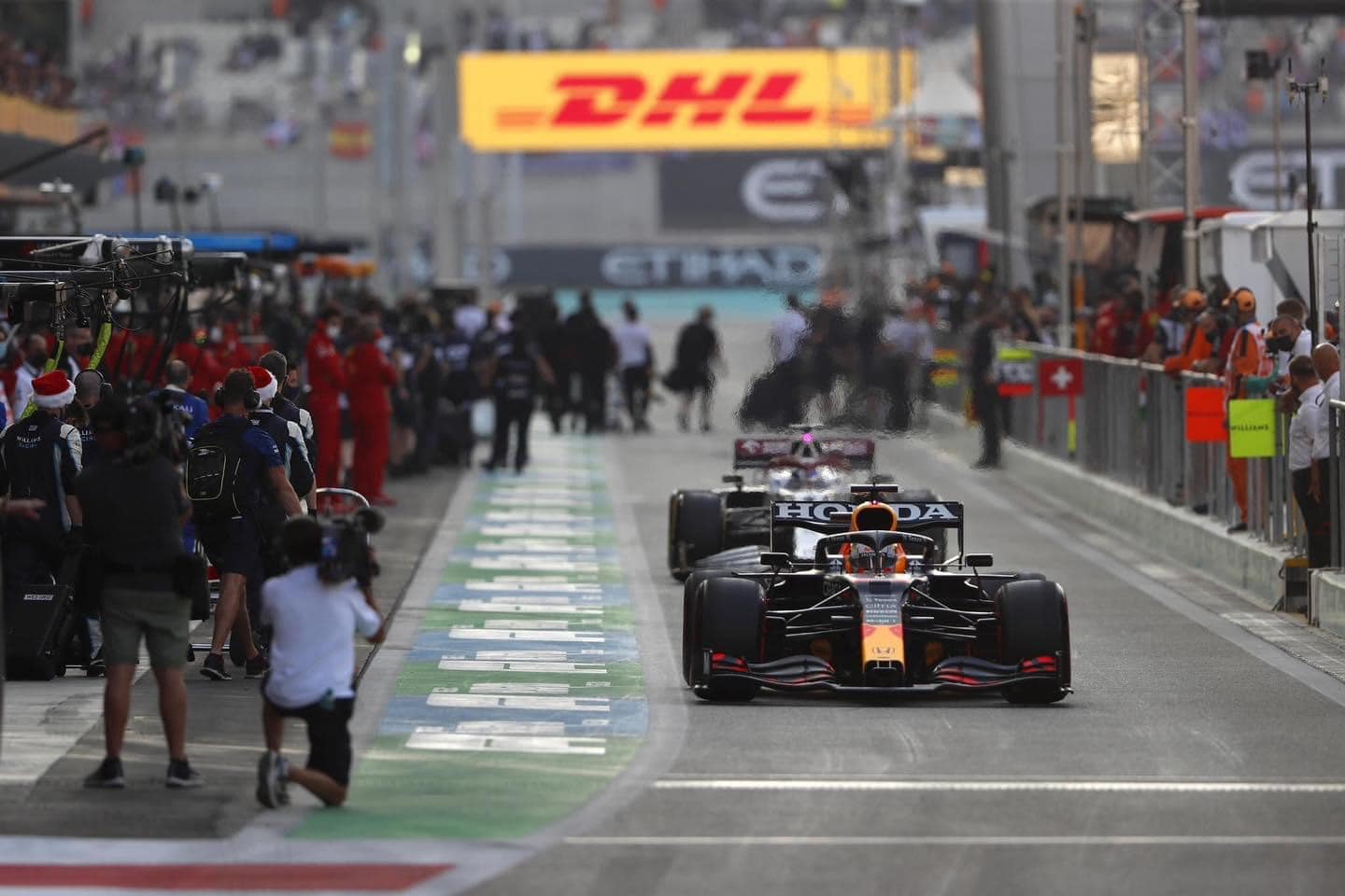 WIN ABU DHABI F1 GRAND PRIX HOLIDAY FOR 2 - Competition Fox