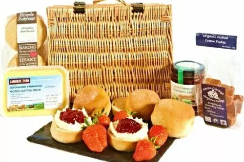 MORNING FOX GIVEAWAY- WIN A DEVON CREAM TEA FOR FOUR HAMPER