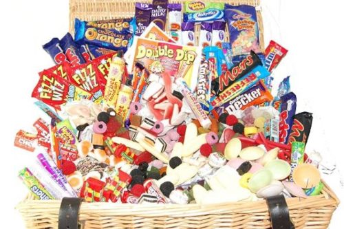 THE GIANT RETRO SWEET AND CHOCOLATE HAMPER