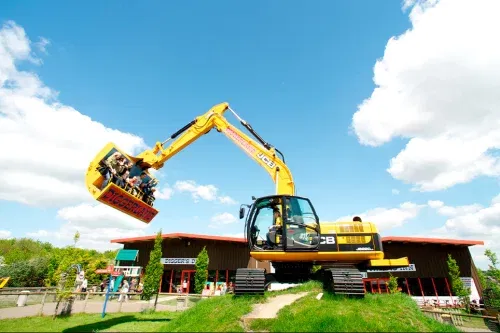AUTO WIN - Visit to Diggerland for Two Adults and Two Children - 23/06
