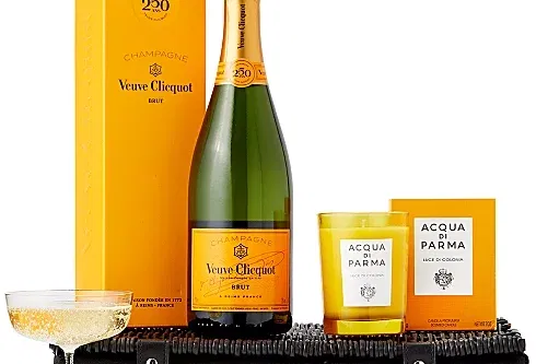 HARVEY NICHOLS  Luce di Colonia Candle & Champagne Hamper