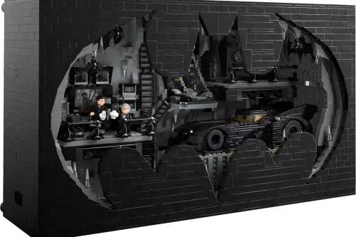 Lego Batcave™ –  Shadow Box - 30/08