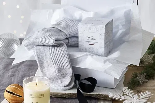 AUTO WIN - THE WHITE COMPANY Cosy Night Gift Set - 07/10
