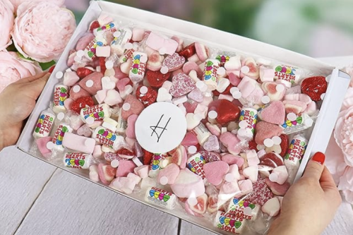 AUTO WIN - **3 winners** Win a The Sweet Lovers Pick N Mix Sweets Letterbox Gift Hamper