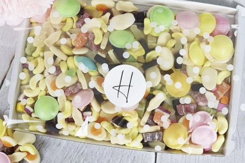 QUICK** AUTO WIN - **3 WINNERS** Win a Retro Pick N Mix Sweets Letterbox Gift Hamper