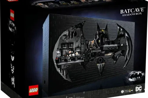 LEGO Batcave™ –  Shadow Box 03/11