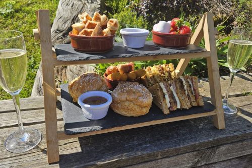 AUTO WIN - **2 WINNERS** WIN A ULLACOMBE FARM SPARKLING TWISTED AFTERNOON TEA