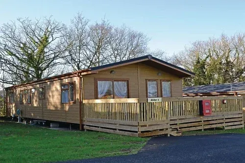 LADYS MILE WEEKEND-ALDER LODGE WITH HOT TUB