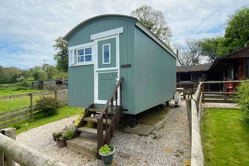 AUTO WIN-Two Night Devon Shepherds Hut Break for Four
