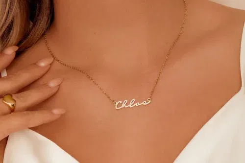 ABBOTT LYON-CRYSTAL SIGNATURE NAME NECKLACE (GOLD)- AUTO WIN