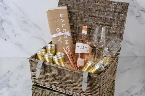SALCOMBE GIN ‘ROSÉ SAINTE MARIE’ GIFT HAMPER0-AUTO WIN
