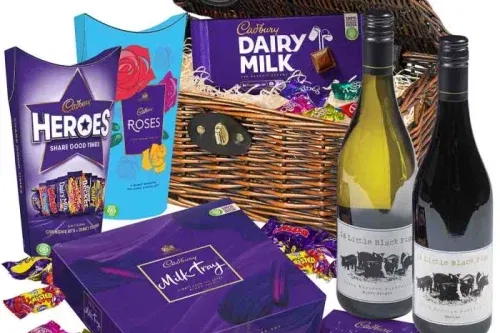 🦊Cadbury Chocolate & Wines Hamper Basket-AUTO WIN 19/12