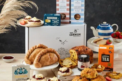 🦊The Sweet & Savoury Deluxe Hamper- AUTO WIN 03/05