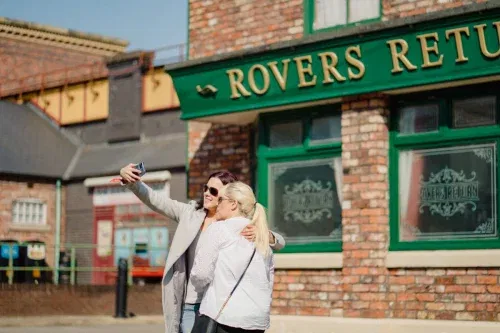 Sunday Night Manchester Break with Dinner and The Coronation Street Experience for Two-AUTO WIN