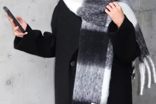 WHITE FOX WINTER WARMTH OVERSIZED SCARF BLACK AND WHITE-AUTO WIN 21/10