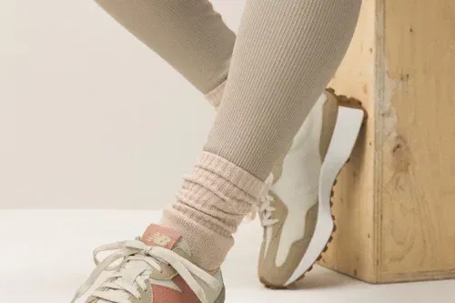 New Balance Cream Womens 327 Trainers-AUTO WIN 14/10