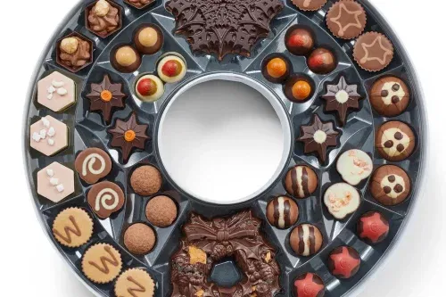 HOTEL CHOCOLATE THE CHOCOLATE WREATH BOX AUTOWIN 27/11