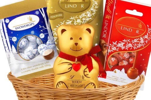 Lindt chocolates gift box, Christmas Hamper - 1 x Lindt teddy bears, 80g Milk, Assorted & Snodrops truffles, 1 x 38g Milk Bar, Lindor Chocolate gift box, Lindor chocolate balls AUTOWIN 22/11