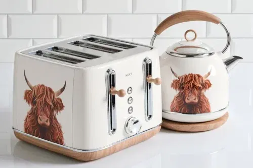 Cream Hamish Malvern Kettle & Cream Hamish 4 Slice Malvern Toaster-AUTO WIN.