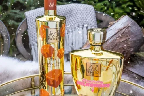 AU VODKA STICKY TOFFEE & STRAWBERRY MILKSHAKE 70CL 30/11