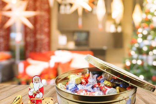 Lindt Golden Wreath Festive Selection of Chocolate Truffles Tin Gift -AUTO WIN 09/12