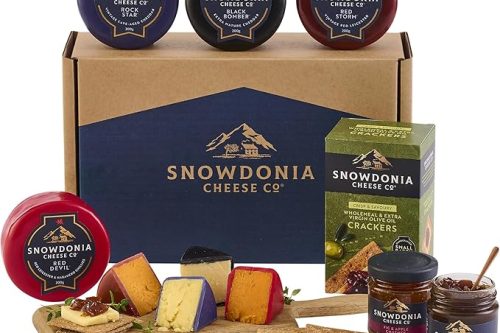 Snowdonia Cheese Company | Cheese, Chutney and Cracker Gift Box | 4 Luxury Welsh Cheeses, 2 Artisan Chutneys and Wholemeal & Extra Virgin Olive Oil Crackers AUTO-WIN 10/12