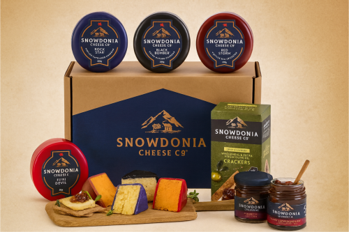 Snowdonia Cheese Company | Cheese, Chutney and Cracker Gift Box | 4 Luxury Welsh Cheeses, 2 Artisan Chutneys and Wholemeal & Extra Virgin Olive Oil Crackers AUTO-WIN 11/12