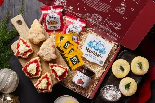 The Cornish Company  Kernow Delight Hamper AUTOWIN 04/12