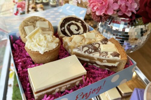 BIG BAKES Mixed Treat Box-AUTO WIN 22/03