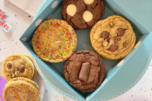 FOX GIVEAWAY-Mixed Whoopie Cookie Box-AUTO WIN