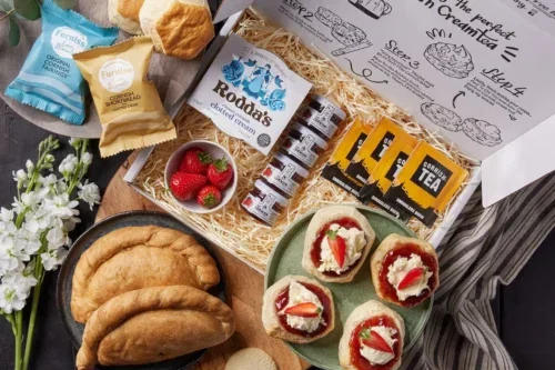 THE PASTY & CREAM TEA HAMPER-AUTO WIN 11/07