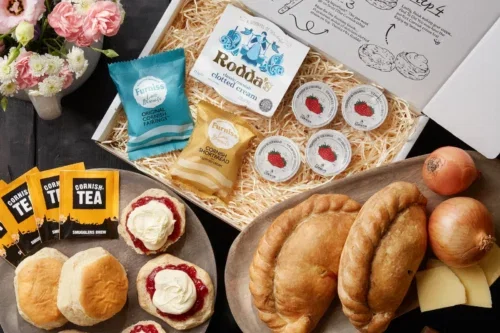 CHEESE & ONION PASTY & CREAM TEA HAMPER-AUTO WIN 08/08