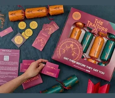 Puzzle Post Official Traitors 2026 Christmas Crackers, Pack of 6-AUTO WIN 04/09
